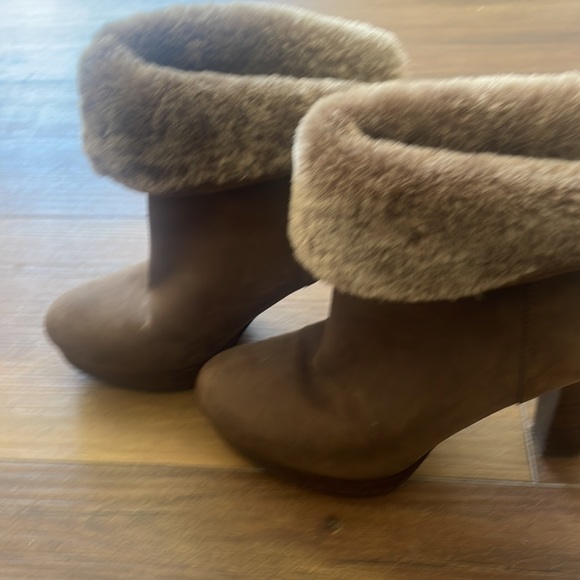Ugh booties - Picture 2 of 5